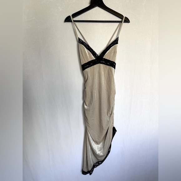 Forever 21 Velvet & Lace Asymmetrical Spaghetti Strap Dress Nude & Black Small - Picture 1 of 4